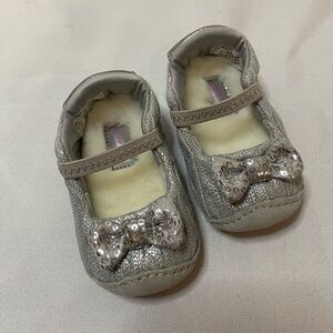 Stride Rite silver shoes sequin bows Size 2